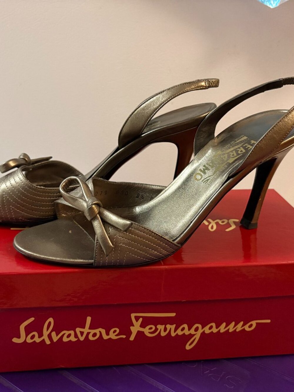 Salvatore Ferragamo Sheffield Metallic Slingback Sandals 8.5B - Picture 2 of 11